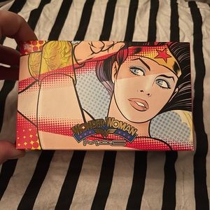 MAC MAKEUP LIMITED EDITION WONDER WOMAN